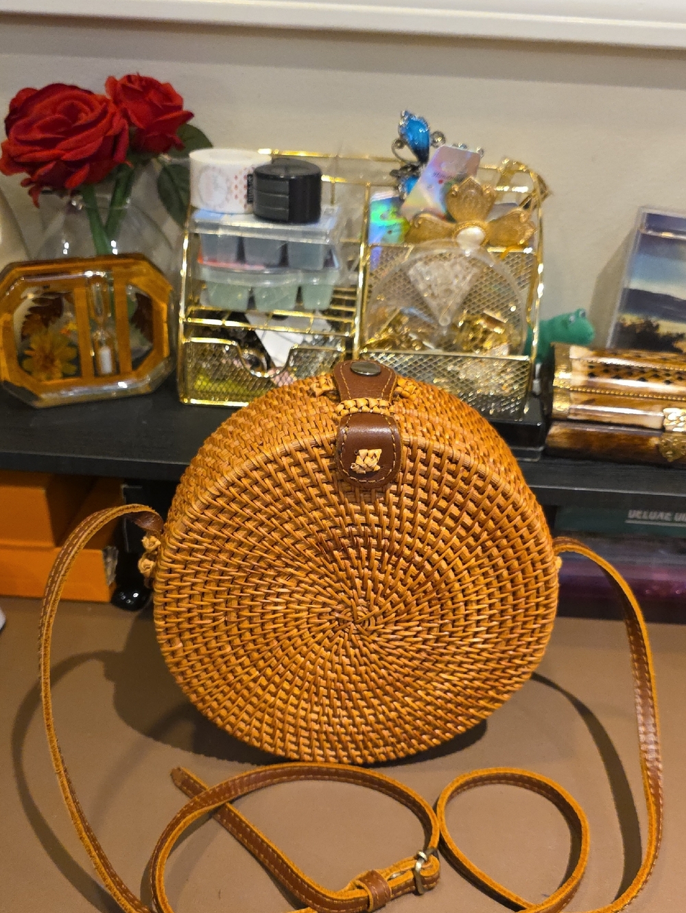 Vintage Round Woven Crossbody Bag in Tan